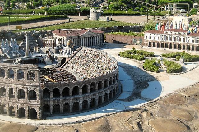 By Hic et nunc - Own work, CC BY-SA 3.0, https://commons.wikimedia.org/w/index.php?curid=16228379 Италия в миниатюре Римини